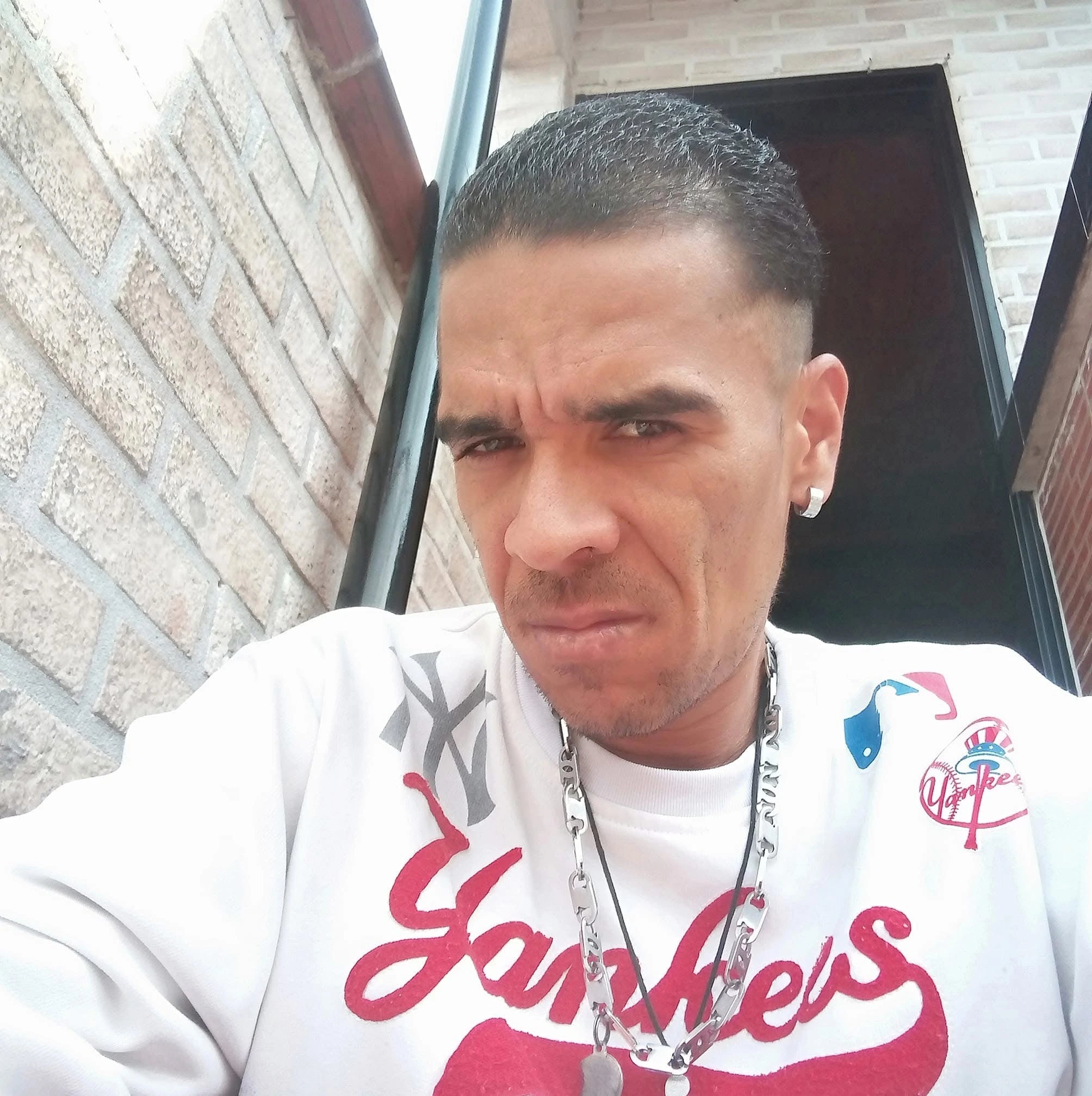 <em>Carlos Andres</em>